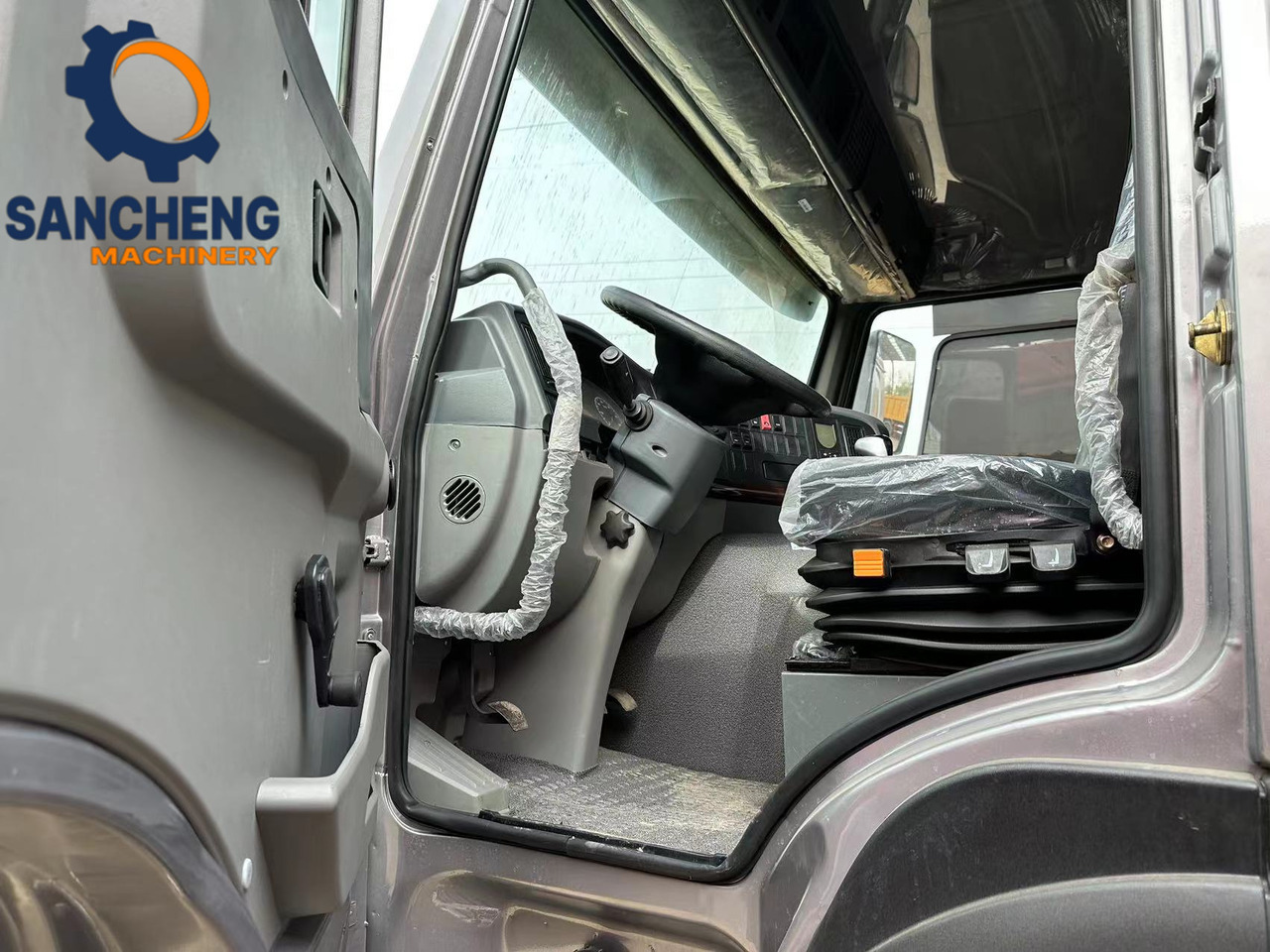 Tractor unit Sinotruk HOWO 380hp: picture 8