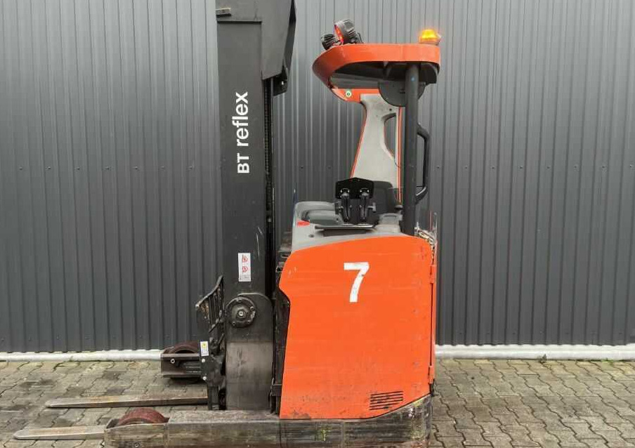 BT RRE140H - Reach truck: picture 2 BT RRE140H - Reach truck: picture 2