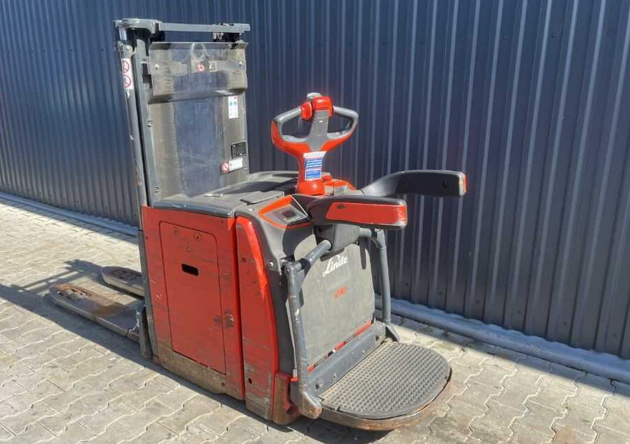 Linde D10AP - Stacker: picture 3 Linde D10AP - Stacker: picture 3