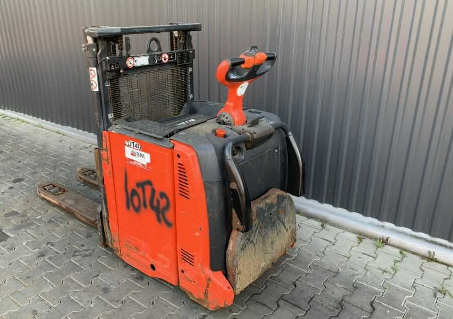 Linde D12AP - Stacker: picture 3 Linde D12AP - Stacker: picture 3