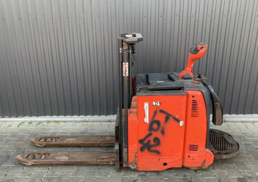 Linde D12AP - Stacker: picture 2 Linde D12AP - Stacker: picture 2