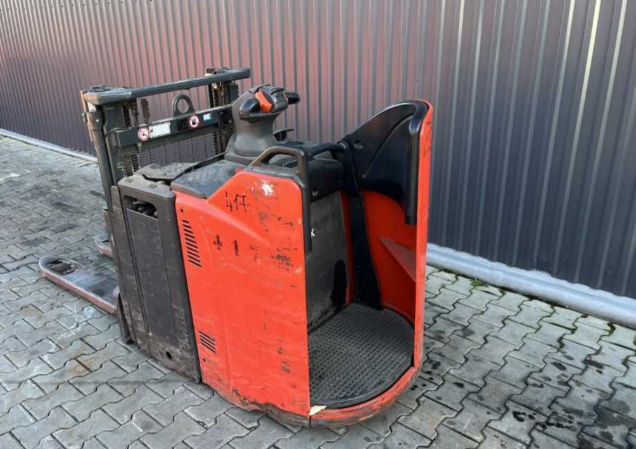 Linde D12HPSP - Stacker: picture 3 Linde D12HPSP - Stacker: picture 3