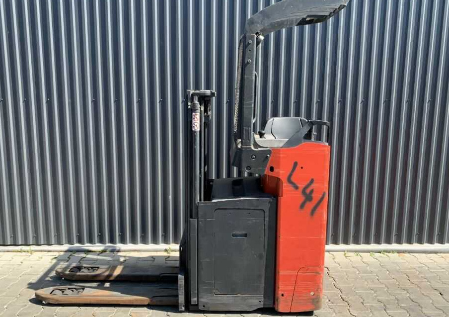 Linde D12S - Stacker: picture 2 Linde D12S - Stacker: picture 2