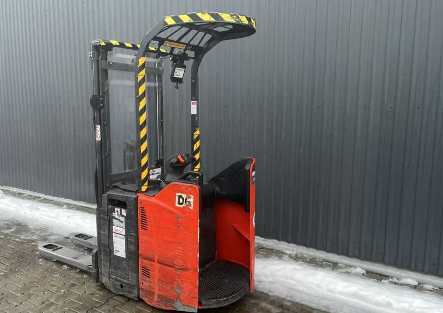 Linde D14SP - Stacker: picture 3 Linde D14SP - Stacker: picture 3