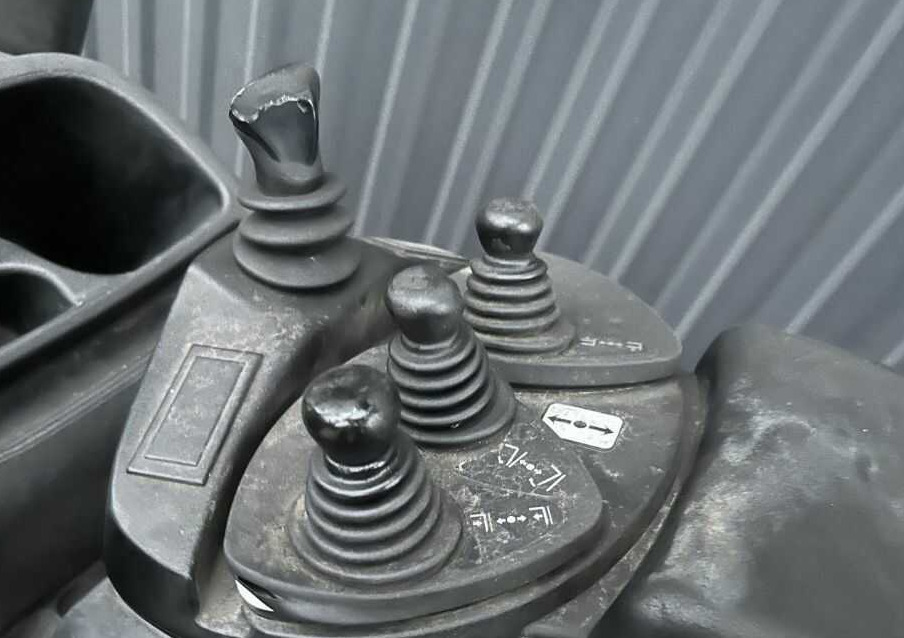 Linde E16C-01 - Electric forklift: picture 3 Linde E16C-01 - Electric forklift: picture 3