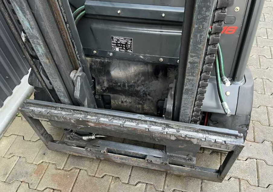 Linde E18-02 - Electric forklift: picture 4 Linde E18-02 - Electric forklift: picture 4