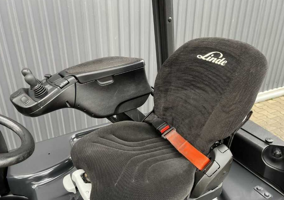 Linde E18-02 - Electric forklift: picture 4 Linde E18-02 - Electric forklift: picture 4