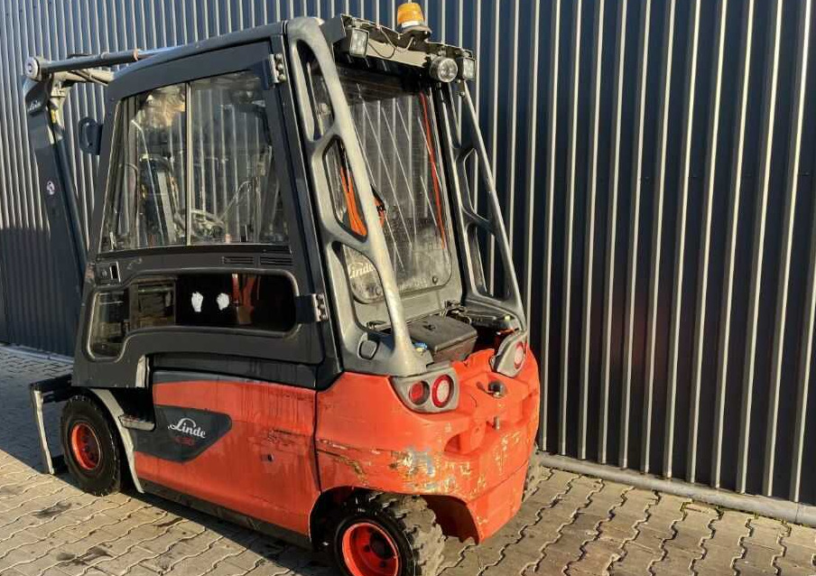 Linde E30L-01 - Electric forklift: picture 3 Linde E30L-01 - Electric forklift: picture 3
