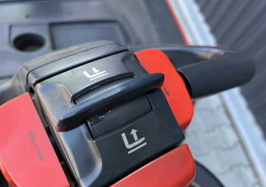 Linde L14AP - Stacker: picture 3 Linde L14AP - Stacker: picture 3