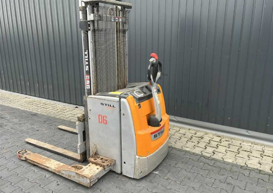 Still EXP14 - Stacker: picture 3 Still EXP14 - Stacker: picture 3