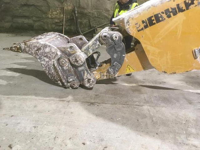 Liebherr R 944 C - Excavator: picture 3 Liebherr R 944 C - Excavator: picture 3