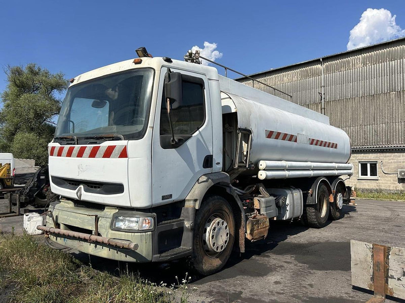Renault 320 - Tank truck: picture 1 Renault 320 - Tank truck: picture 1