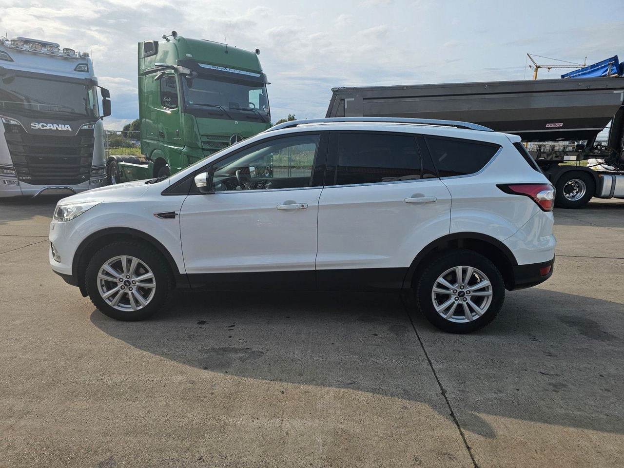 Ford Kuga Cool & Connect - SUV: picture 4 Ford Kuga Cool & Connect - SUV: picture 4