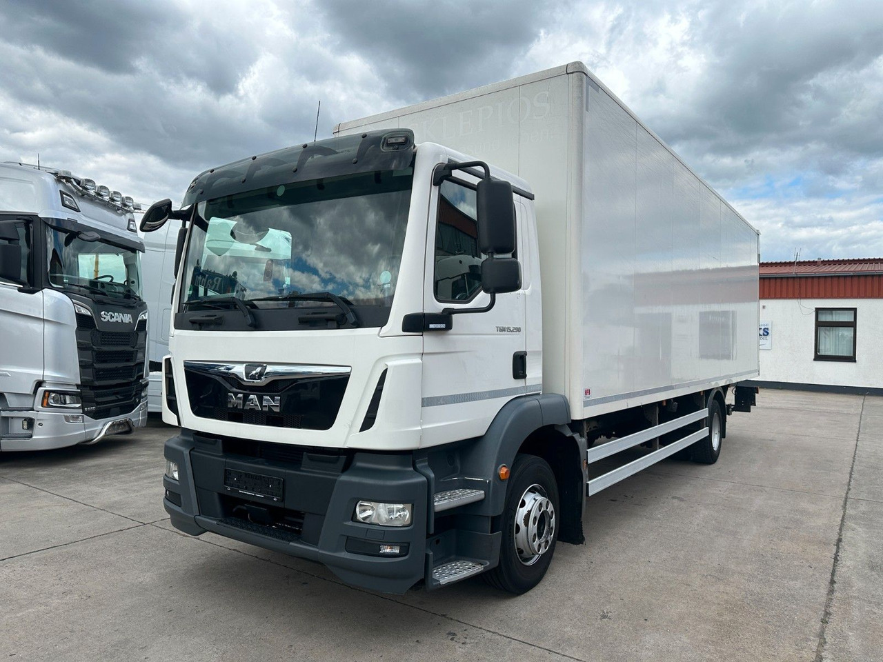 MAN TGM 15.290 * AUS 1.HAND * STANDKLIMA * TÜV NEU * - Box truck: picture 1 MAN TGM 15.290 * AUS 1.HAND * STANDKLIMA * TÜV NEU * - Box truck: picture 1