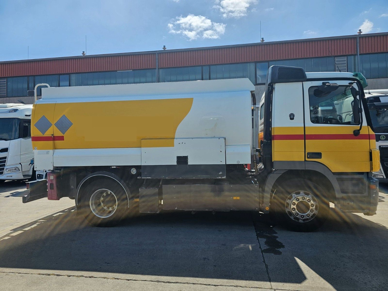 Mercedes-Benz ACTROS 1832 * OBER-& UNTER * 2 KAMMER * KLIMA * - Tank truck: picture 4 Mercedes-Benz ACTROS 1832 * OBER-& UNTER * 2 KAMMER * KLIMA * - Tank truck: picture 4