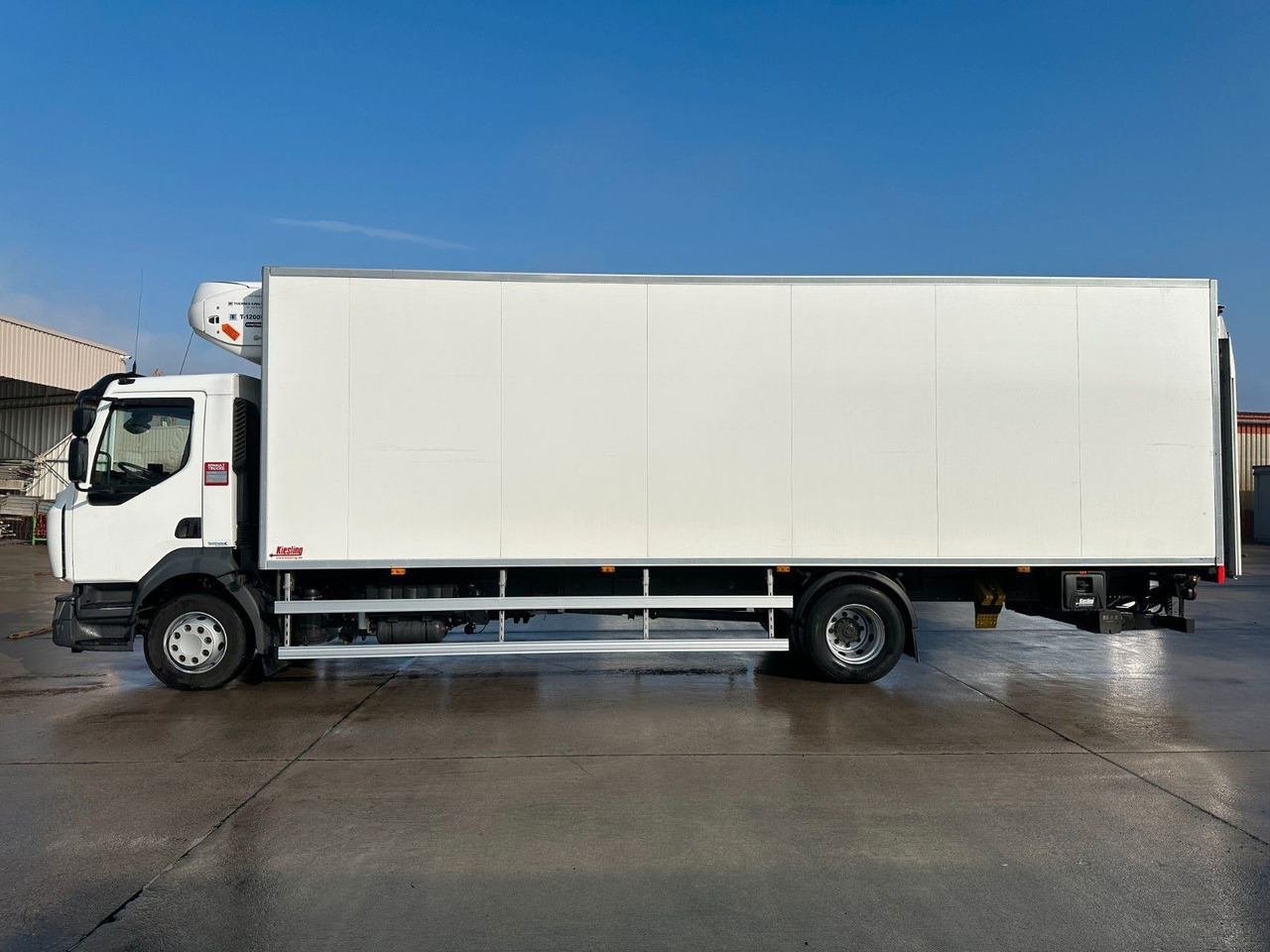 Renault D 16 280 DTI * THERMO-KING T1200R-50 SPECTRUM - Refrigerator truck: picture 4 Renault D 16 280 DTI * THERMO-KING T1200R-50 SPECTRUM - Refrigerator truck: picture 4