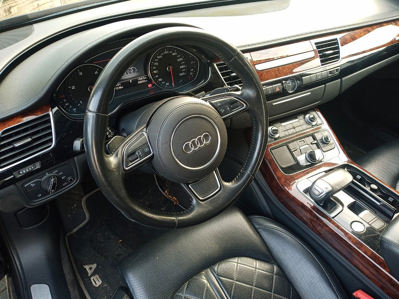 Sedan Audi A8 4.2 TDI tiptronic quattro: picture 6 Sedan Audi A8 4.2 TDI tiptronic quattro: picture 6