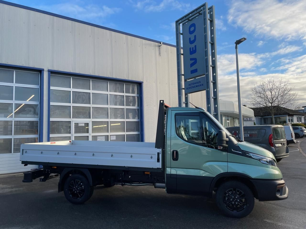 Iveco Daily 35S14A8 Euro6 Klima AHK Navi ZV Iveco Daily 35S14A8 Euro6 Klima AHK Navi ZV - Open body delivery van: picture 3 Iveco Daily 35S14A8 Euro6 Klima AHK Navi ZV Iveco Daily 35S14A8 Euro6 Klima AHK Navi ZV - Open body delivery van: picture 3