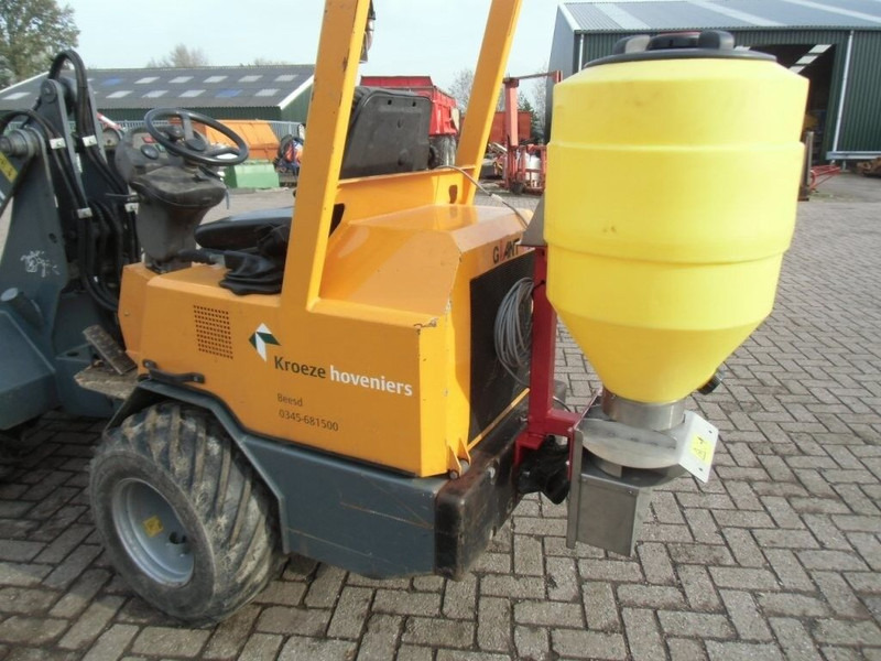 COMBI en zoutstrooier - Snow removal vehicle: picture 2 COMBI en zoutstrooier - Snow removal vehicle: picture 2