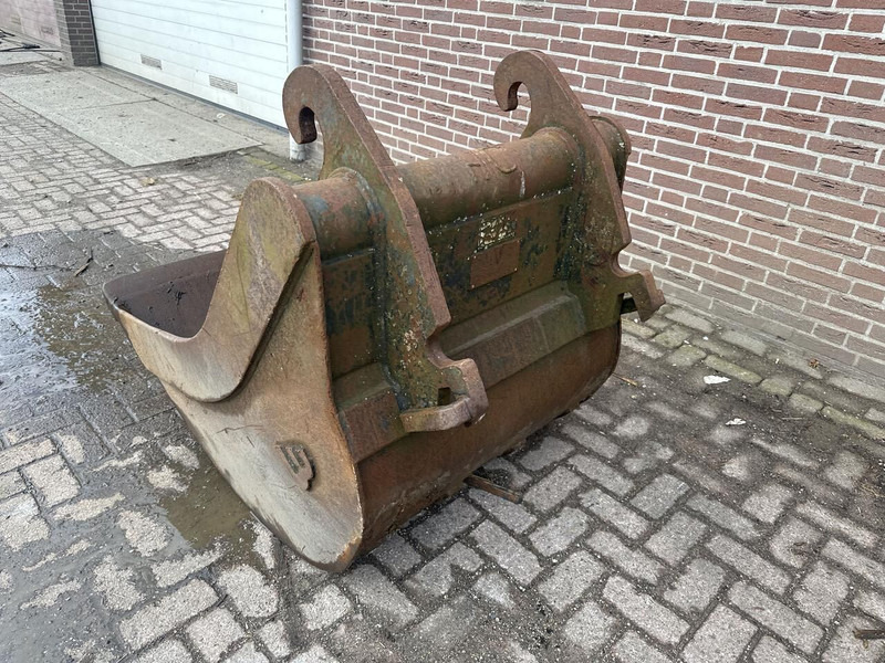 CW 30 - Bucket for Excavator: picture 3 CW 30 - Bucket for Excavator: picture 3