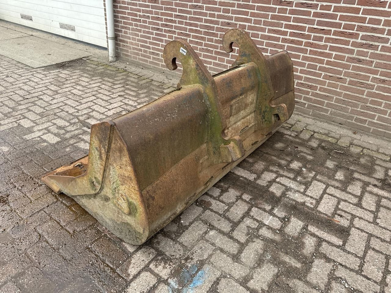 CW 30 - Bucket for Construction machinery: picture 2 CW 30 - Bucket for Construction machinery: picture 2