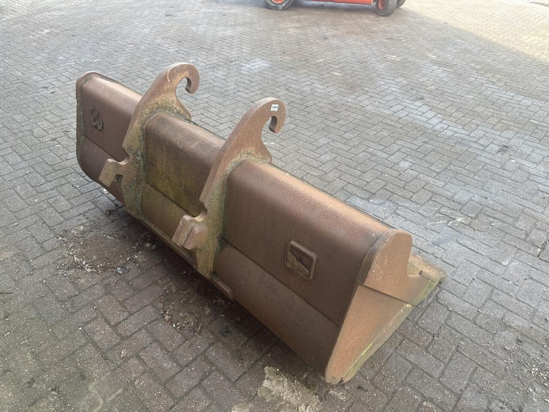 CW30 - Bucket for Construction machinery: picture 5 CW30 - Bucket for Construction machinery: picture 5