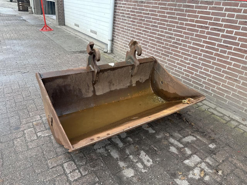 CW30 - Bucket for Excavator: picture 2 CW30 - Bucket for Excavator: picture 2