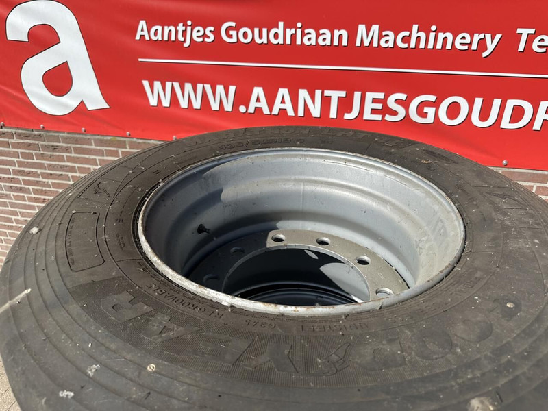 Onbekend - Tire for Truck: picture 3 Onbekend - Tire for Truck: picture 3