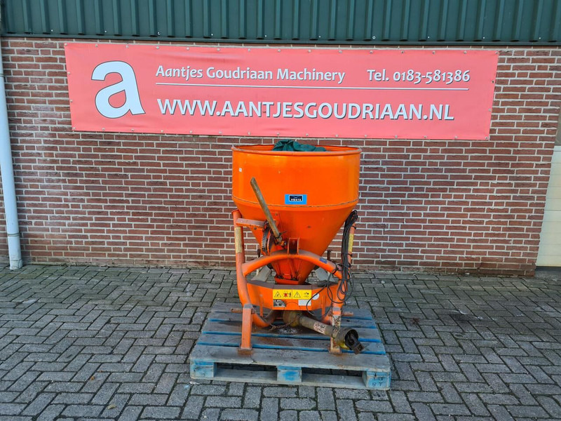 Stoll - Sand/ Salt spreader: picture 1 Stoll - Sand/ Salt spreader: picture 1