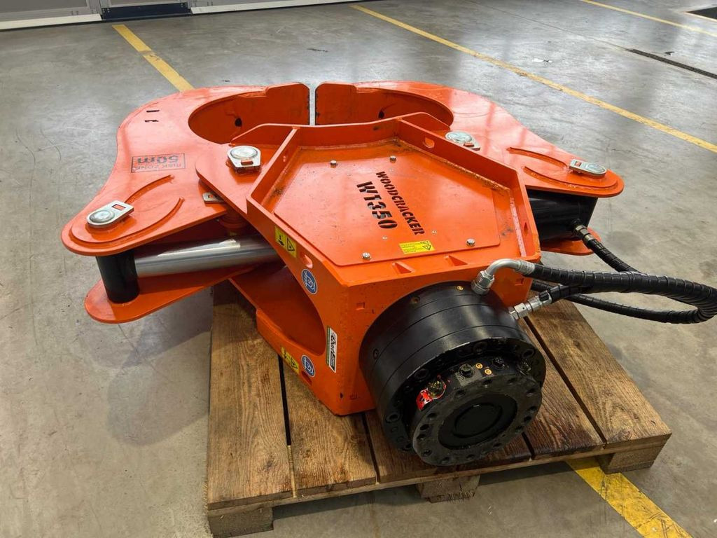 Attachment for Forestry equipment Westtech Woodcracker W1350 Spaltzange DEMO Roto Westtech Woodcracker W1350 Spaltzange DEMO Roto: picture 6 Attachment for Forestry equipment Westtech Woodcracker W1350 Spaltzange DEMO Roto Westtech Woodcracker W1350 Spaltzange DEMO Roto: picture 6