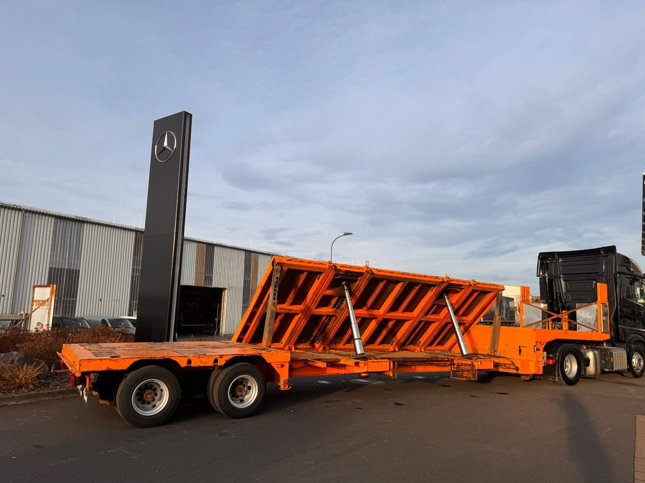 Dinkel DSAFA 36000 Schräglader/Tieflader 2x Lenkachse - Low loader semi-trailer: picture 1 Dinkel DSAFA 36000 Schräglader/Tieflader 2x Lenkachse - Low loader semi-trailer: picture 1