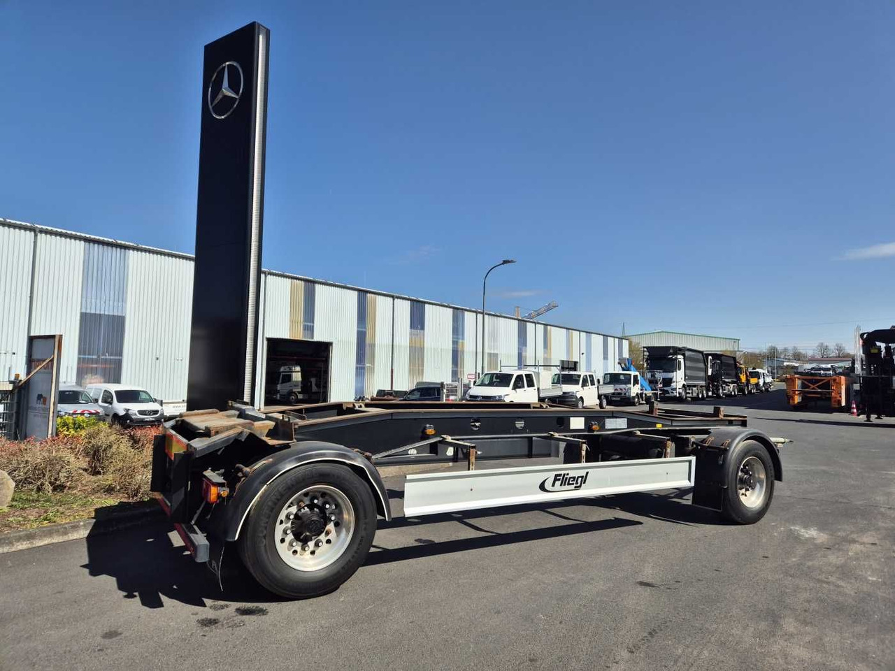 Fliegl ZPS180 Abroll-Container Tropper Pellet-Silo 22m³ Fliegl ZPS180 Abroll-Container Tropper Pellet-Silo 22m³ - Roll-off/ Skip trailer: picture 4 Fliegl ZPS180 Abroll-Container Tropper Pellet-Silo 22m³ Fliegl ZPS180 Abroll-Container Tropper Pellet-Silo 22m³ - Roll-off/ Skip trailer: picture 4
