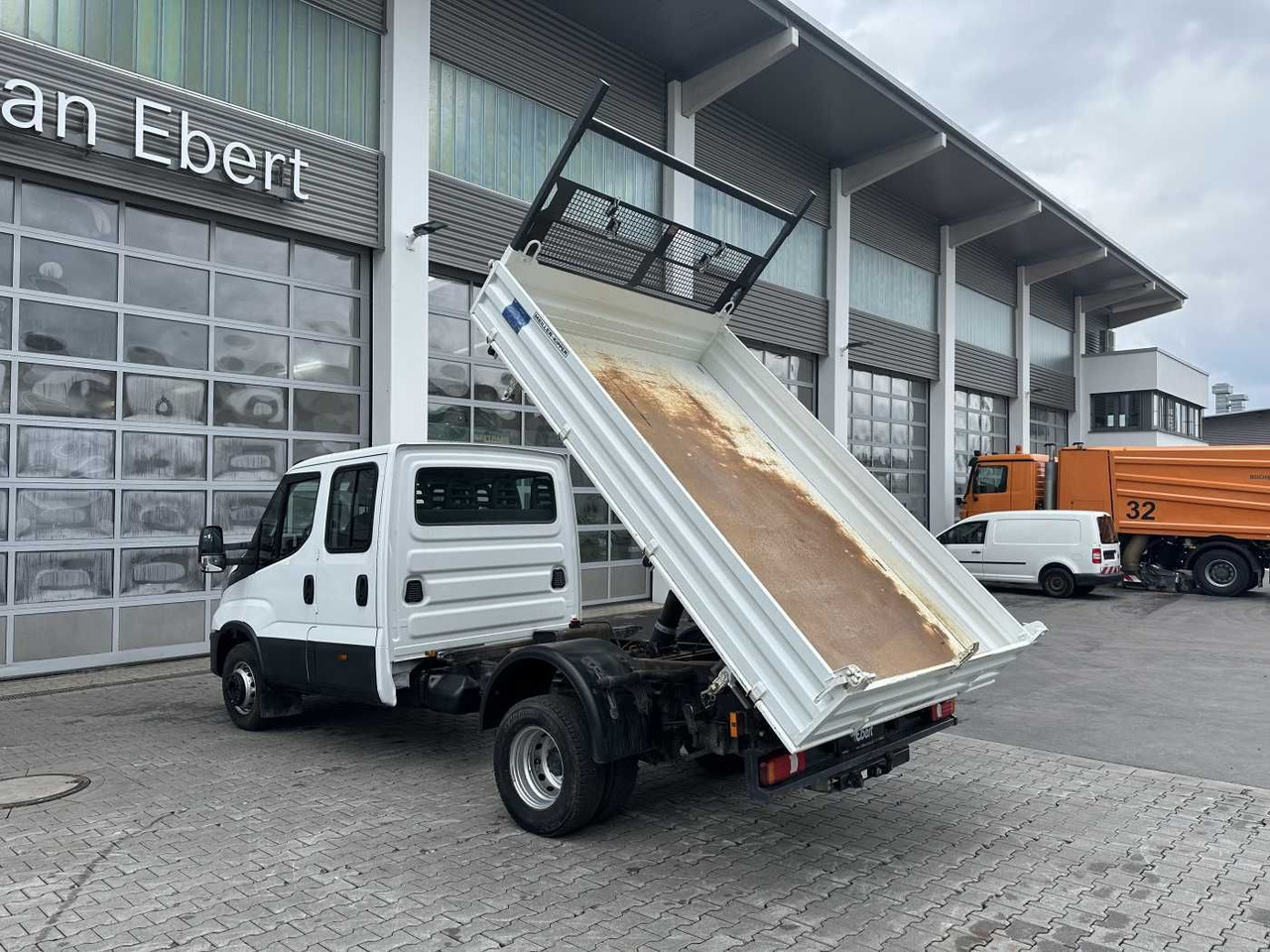 Iveco 70C18H 3-S.Kipper *R.3750mm*7Sitze*AHK* - Tipper van: picture 3 Iveco 70C18H 3-S.Kipper *R.3750mm*7Sitze*AHK* - Tipper van: picture 3