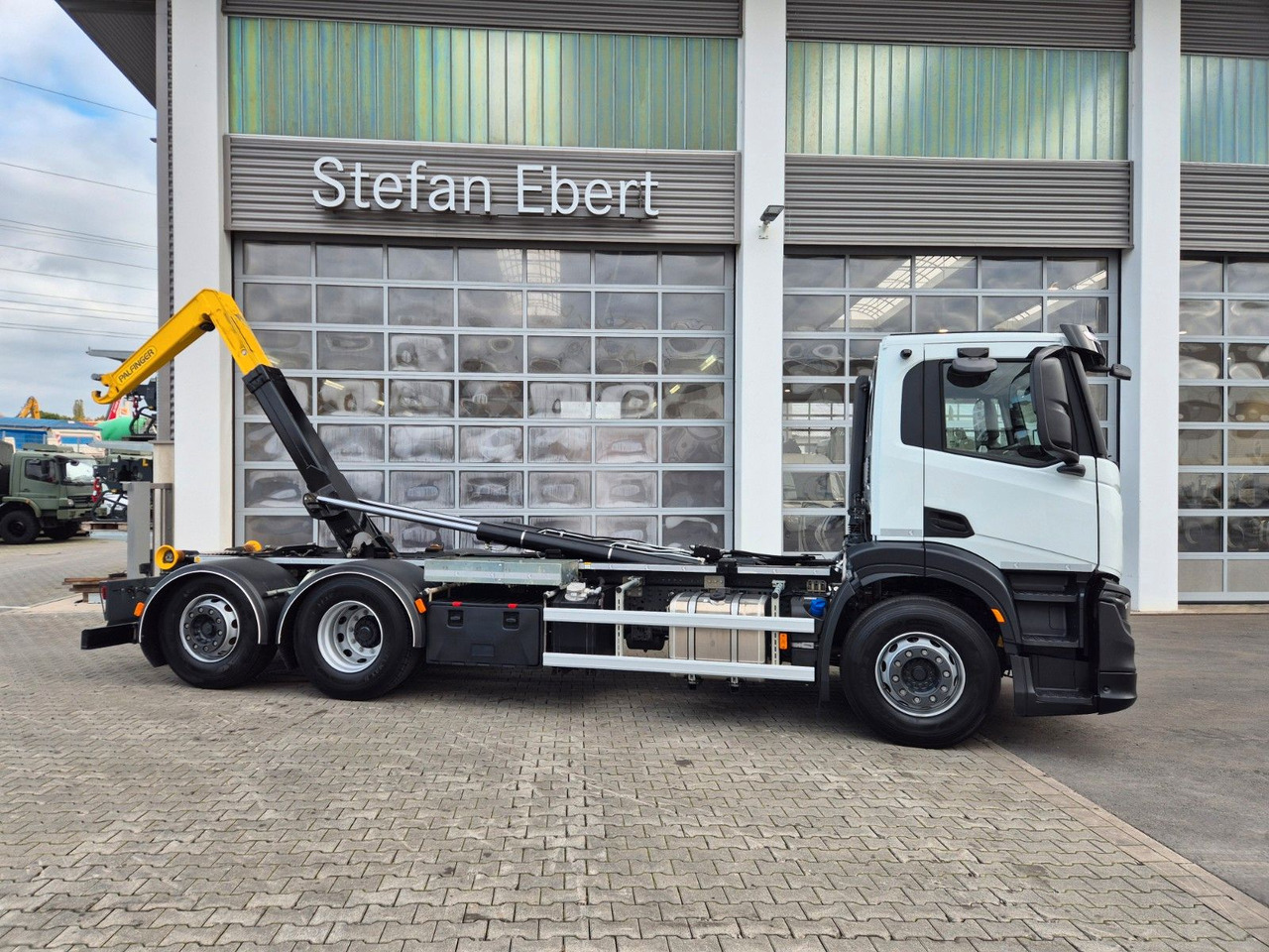 Iveco AD280X46Y/PS ON Palfinger PH T 20 SLD5 Intarder - Hook lift truck: picture 3 Iveco AD280X46Y/PS ON Palfinger PH T 20 SLD5 Intarder - Hook lift truck: picture 3