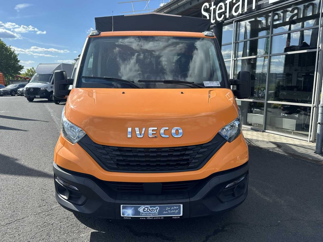 Iveco Daily 35S14 Pritsche+Plane *AHK*Ladekran*7-Sitze - Open body delivery van: picture 2 Iveco Daily 35S14 Pritsche+Plane *AHK*Ladekran*7-Sitze - Open body delivery van: picture 2