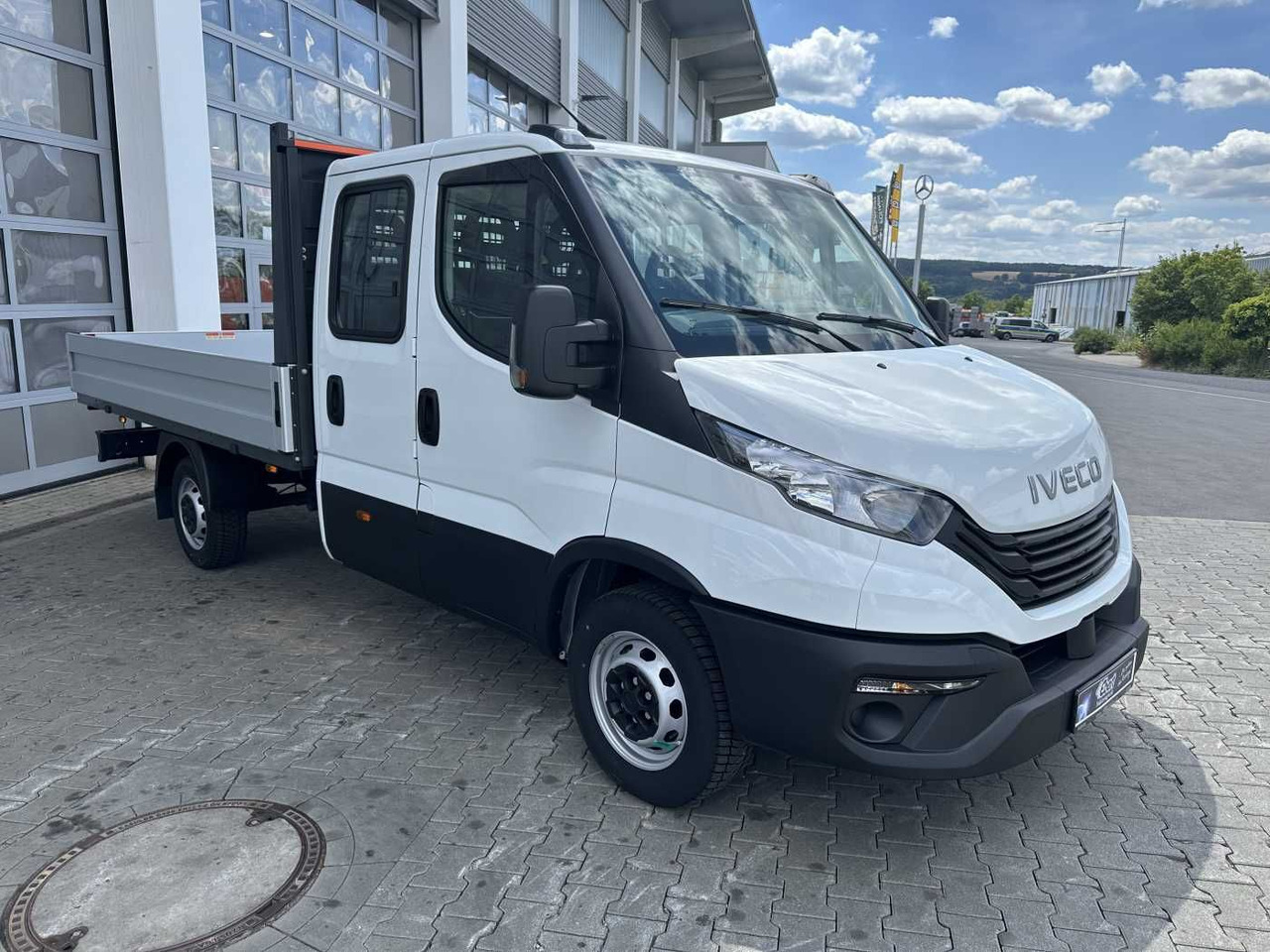 Iveco Daily 35S16 H 3.0L *R3.750mm*AHK*Automatik* 2x - Open body delivery van: picture 3 Iveco Daily 35S16 H 3.0L *R3.750mm*AHK*Automatik* 2x - Open body delivery van: picture 3