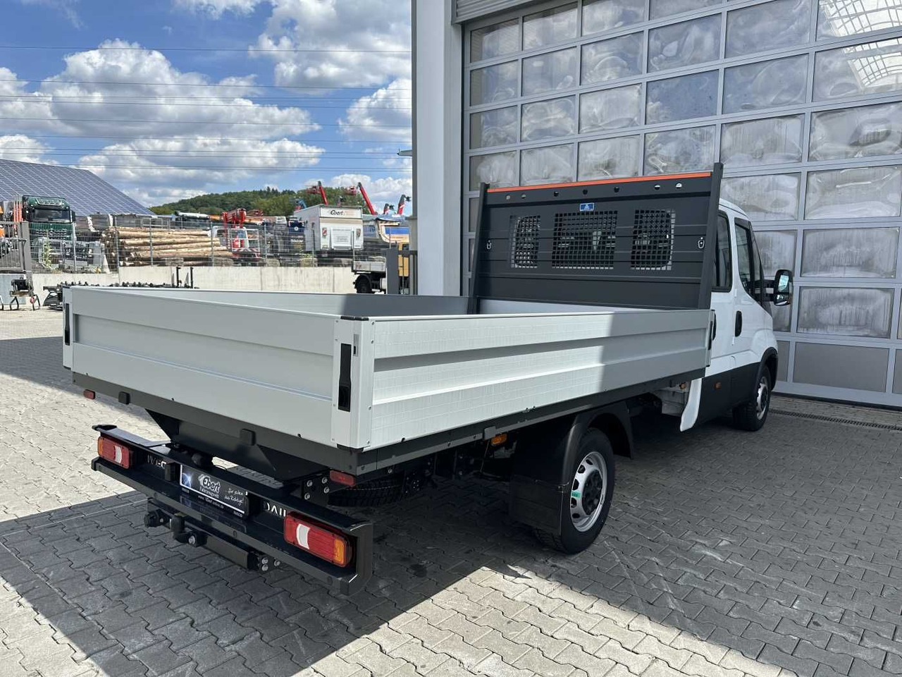 Iveco Daily 35S16 H 3.0L *R3.750mm*AHK*Automatik* 2x - Open body delivery van: picture 4 Iveco Daily 35S16 H 3.0L *R3.750mm*AHK*Automatik* 2x - Open body delivery van: picture 4