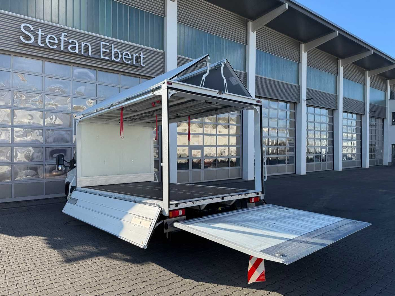 Iveco Daily 70C18 HA8 *LBW*Schwenkwandkoffer* - Closed box van: picture 4 Iveco Daily 70C18 HA8 *LBW*Schwenkwandkoffer* - Closed box van: picture 4