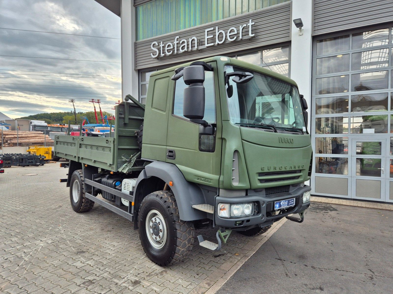 Iveco Eurocargo ML100E22WM-BW 4x4 Pritsche L-Haus Bett - Dropside/ Flatbed truck: picture 2 Iveco Eurocargo ML100E22WM-BW 4x4 Pritsche L-Haus Bett - Dropside/ Flatbed truck: picture 2