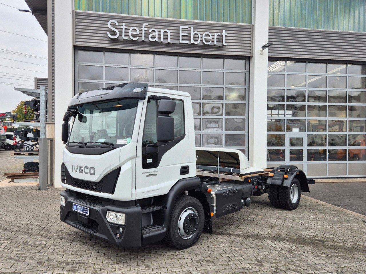 Iveco Eurocargo ML120E21/FP Spoiler Klima Xenon 3 St. - Cab chassis truck: picture 1 Iveco Eurocargo ML120E21/FP Spoiler Klima Xenon 3 St. - Cab chassis truck: picture 1