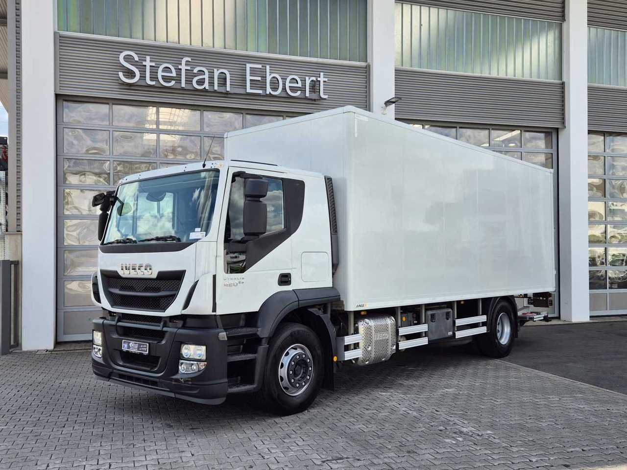 Iveco Stralis AT190S42/FP-D LBW Bär 1.500kg faltbar - Box truck: picture 1 Iveco Stralis AT190S42/FP-D LBW Bär 1.500kg faltbar - Box truck: picture 1