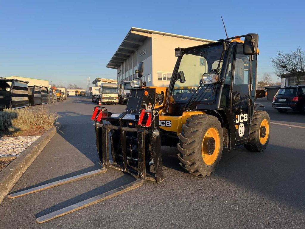 JCB 514-40 / nur 108h / 2023 / Eigengewicht: 2.700kg - Telescopic handler: picture 1 JCB 514-40 / nur 108h / 2023 / Eigengewicht: 2.700kg - Telescopic handler: picture 1