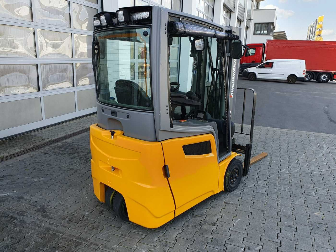 Jungheinrich EFG 215 / Triplex: 4.25m! / SS / nur 3.488h! - Electric forklift: picture 4 Jungheinrich EFG 215 / Triplex: 4.25m! / SS / nur 3.488h! - Electric forklift: picture 4