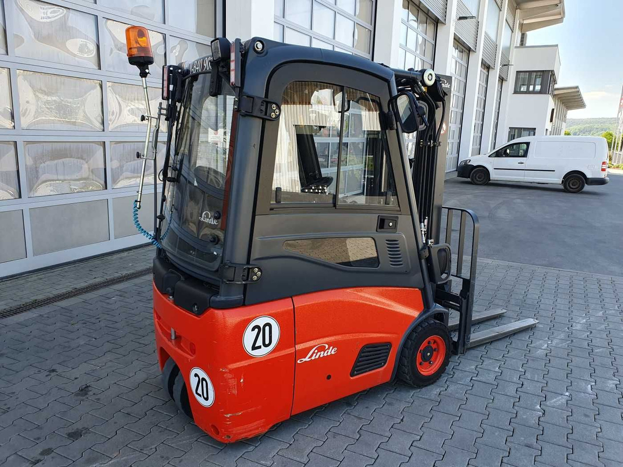 Linde E14 - 01 / Triplex: 4.10m! / SS / nur 1.003h! - Electric forklift: picture 3 Linde E14 - 01 / Triplex: 4.10m! / SS / nur 1.003h! - Electric forklift: picture 3