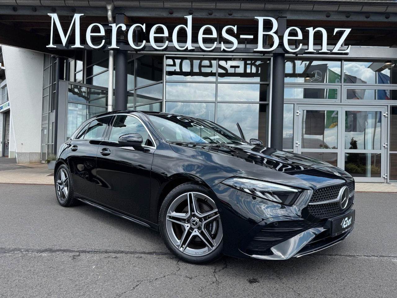 Mercedes-Benz A 180 AMG+Pano+Distr+RFK+Ambiente - Station wagon: picture 1 Mercedes-Benz A 180 AMG+Pano+Distr+RFK+Ambiente - Station wagon: picture 1