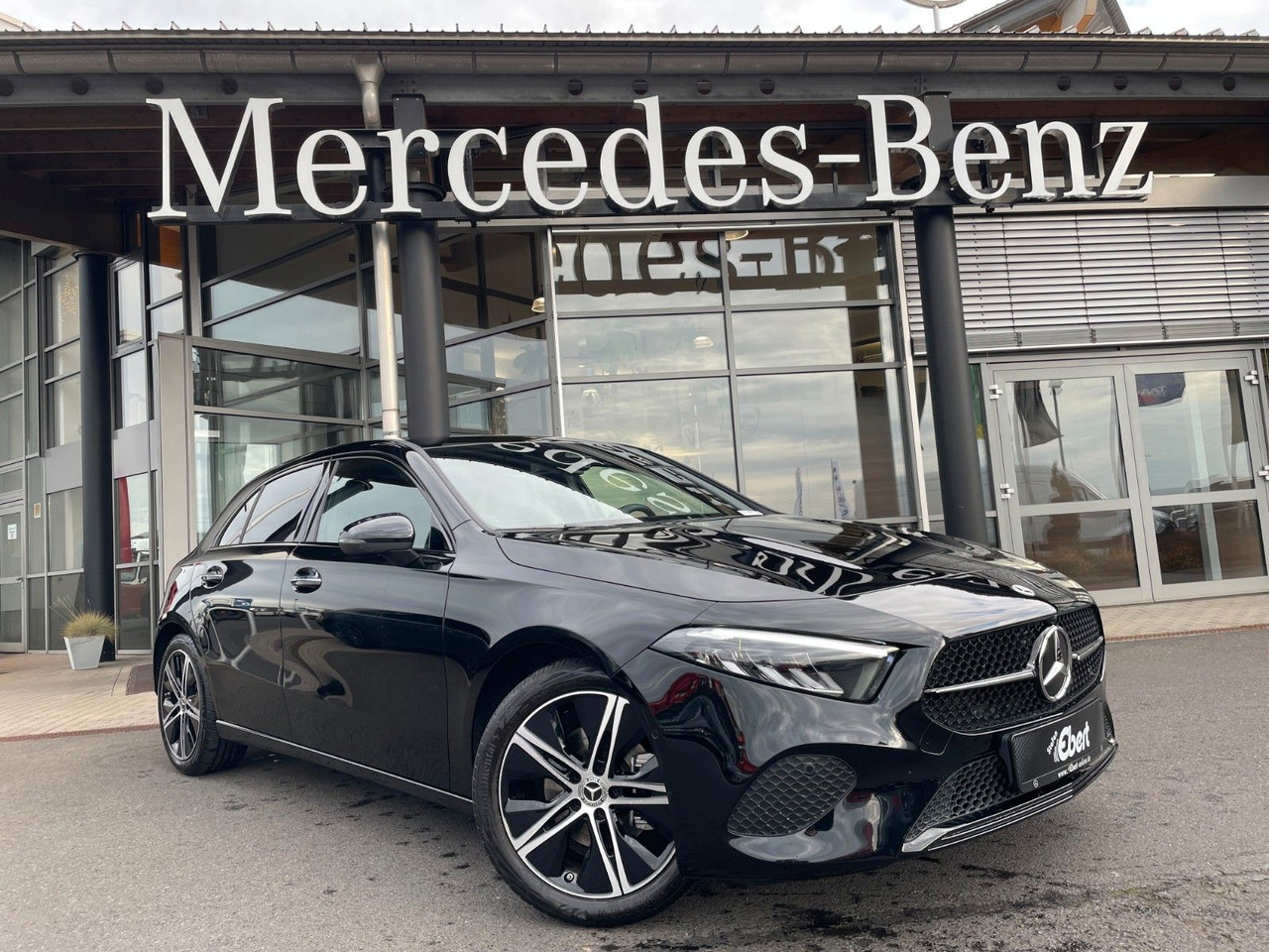 Mercedes-Benz A 180 Progressive Night+AHK+R-Kamera+Ambiente - Sedan: picture 1 Mercedes-Benz A 180 Progressive Night+AHK+R-Kamera+Ambiente - Sedan: picture 1