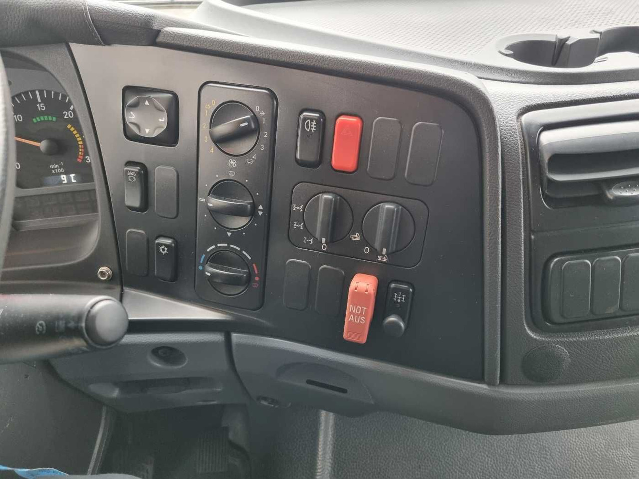 Dropside/ Flatbed truck Mercedes-Benz Axor 1829 A 4x4 Pritsche/Plane 10 Stück: picture 14 Dropside/ Flatbed truck Mercedes-Benz Axor 1829 A 4x4 Pritsche/Plane 10 Stück: picture 14