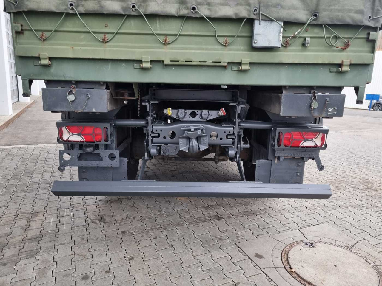 Dropside/ Flatbed truck Mercedes-Benz Axor 1829 A 4x4 Pritsche/Plane 10 Stück: picture 9 Dropside/ Flatbed truck Mercedes-Benz Axor 1829 A 4x4 Pritsche/Plane 10 Stück: picture 9