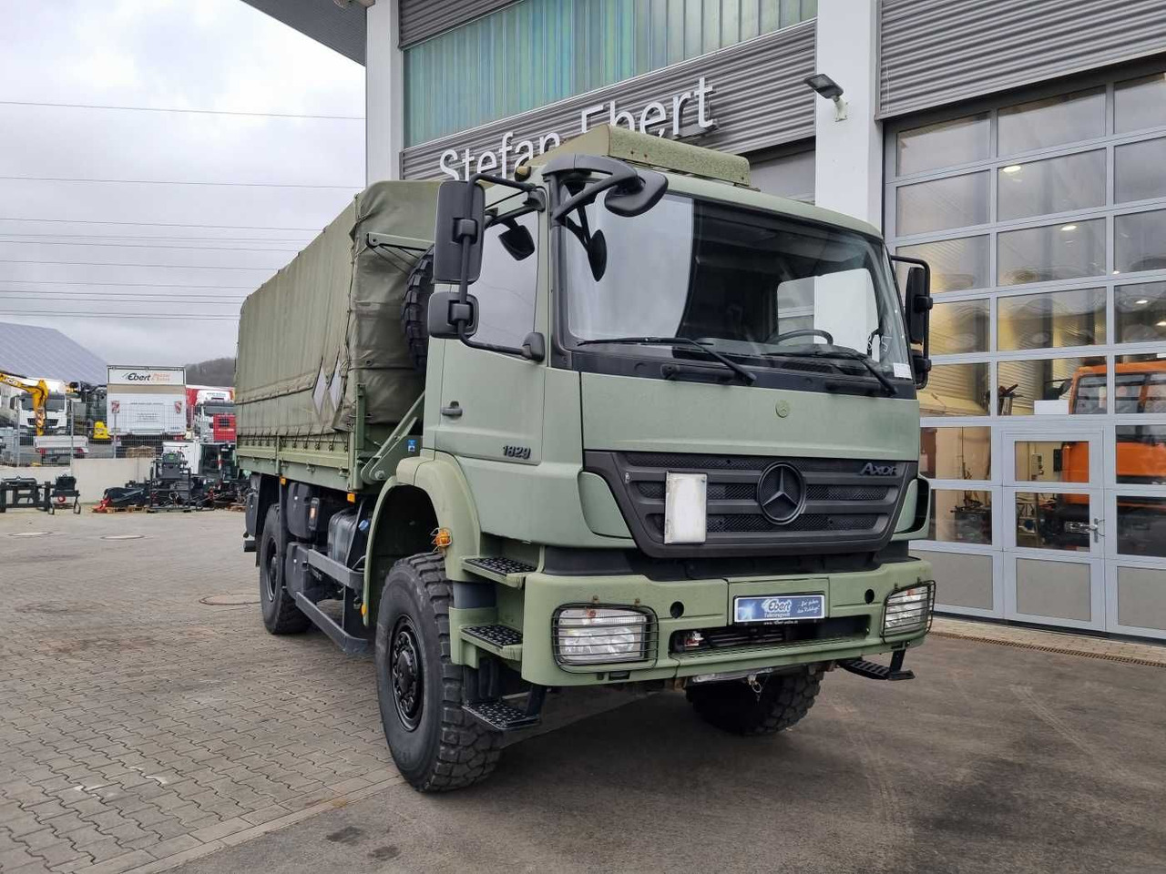 Mercedes-Benz Axor 1829 A 4x4 Pritsche/Plane 10 Stück - Curtainsider truck: picture 3 Mercedes-Benz Axor 1829 A 4x4 Pritsche/Plane 10 Stück - Curtainsider truck: picture 3