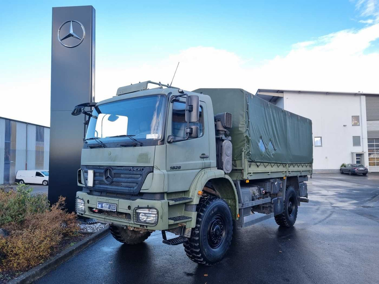 Mercedes-Benz Axor 1829 A 4x4 Pritsche/Plane 10 Stück - Curtainsider truck: picture 2 Mercedes-Benz Axor 1829 A 4x4 Pritsche/Plane 10 Stück - Curtainsider truck: picture 2